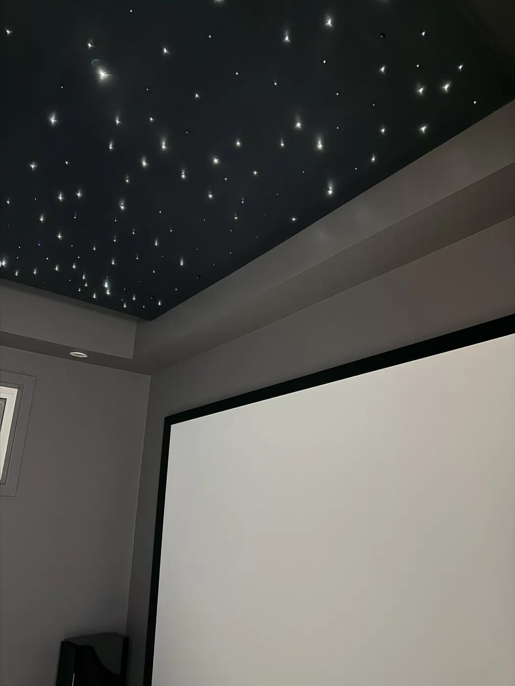 White star ceiling above a projection screen
